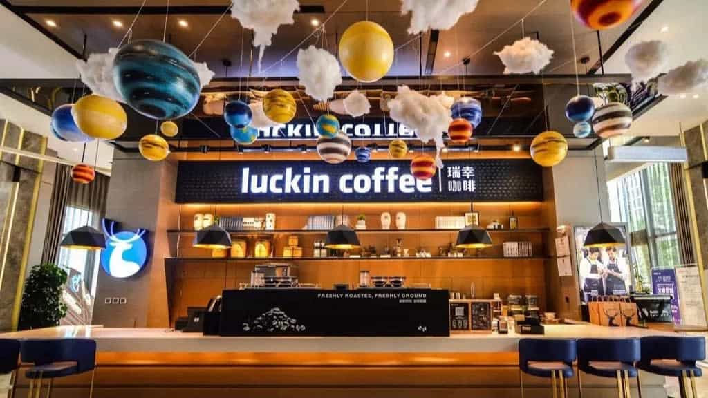Как Luckin Coffee обошла Starbucks и стала крупнейшей кофейной сетью в Китае.jpg