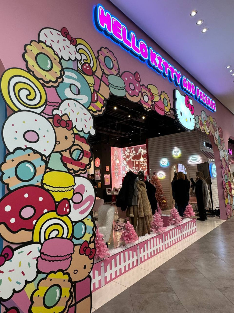 В Москве открылся проект всемирной сети Hello Kitty & Friends Café.jpg